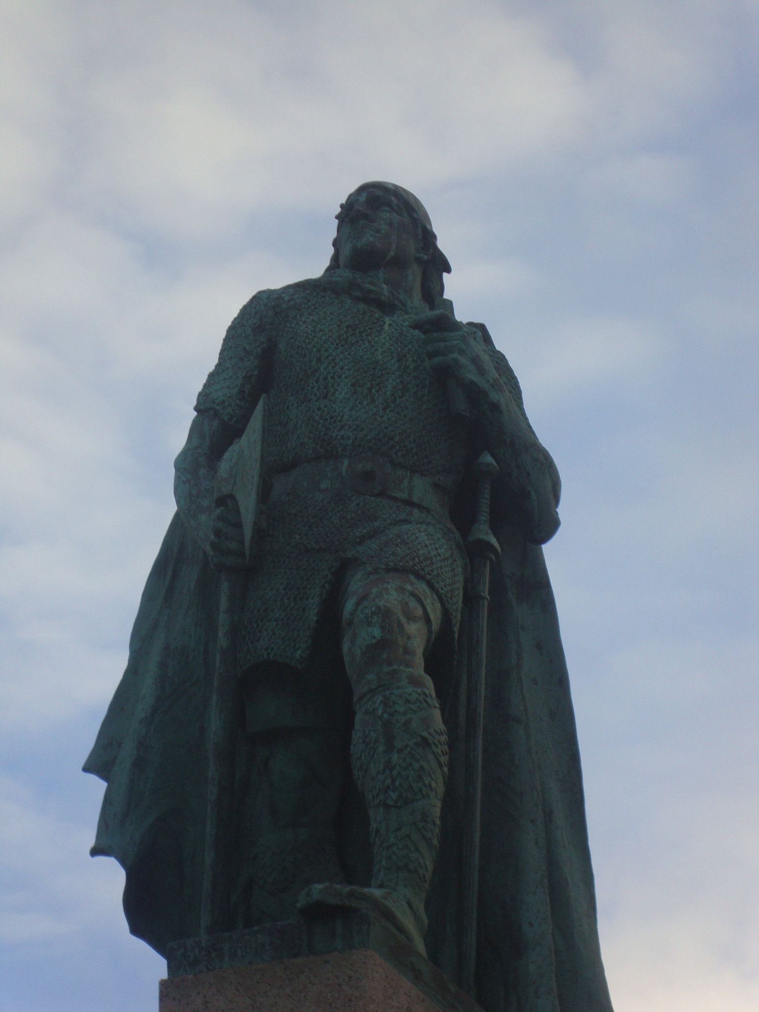 The statue in front of the Hallgrímskirkja